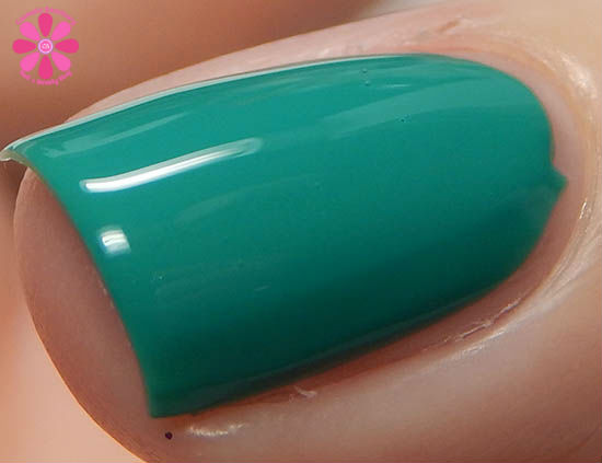 Zoya Nail Polish Island Fun Cecilia macro Swatch