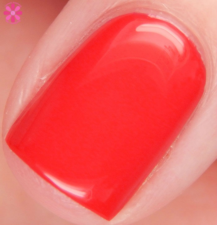 OPI Hello Kitty Collection OPI 5 Apples Tall Swatch Macro