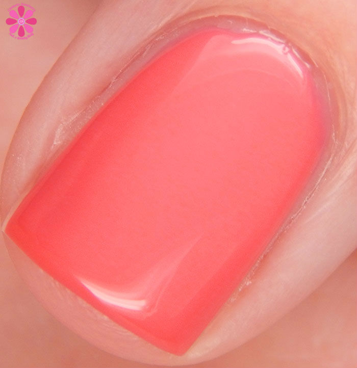 China Glaze About Layin Out Macro