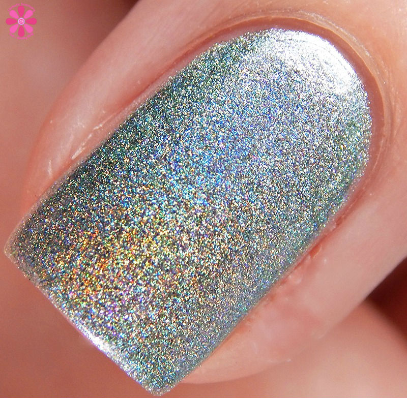 DIFFERENT dimension Resting Beach Face Macro