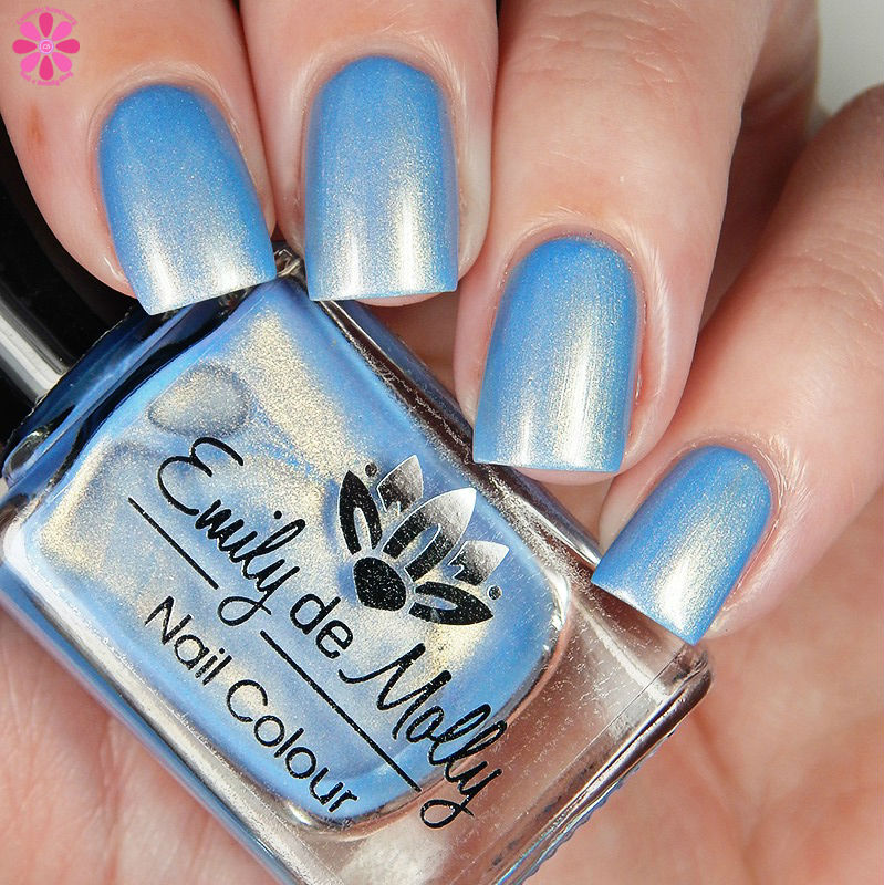 Emily de Molly Gazing Upwards Down