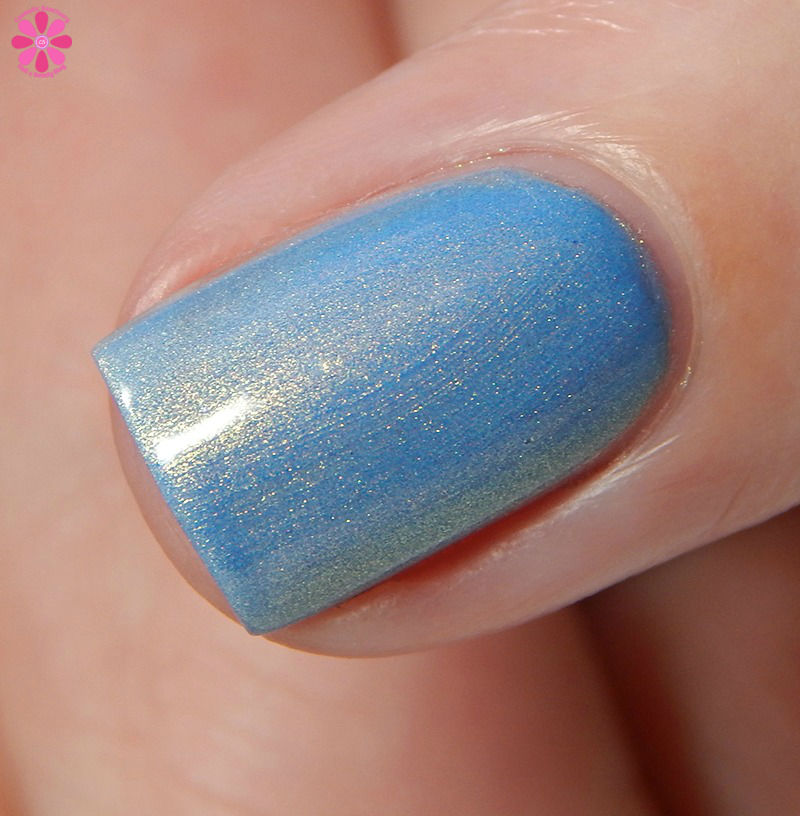 Emily de Molly Gazing Upwards Side