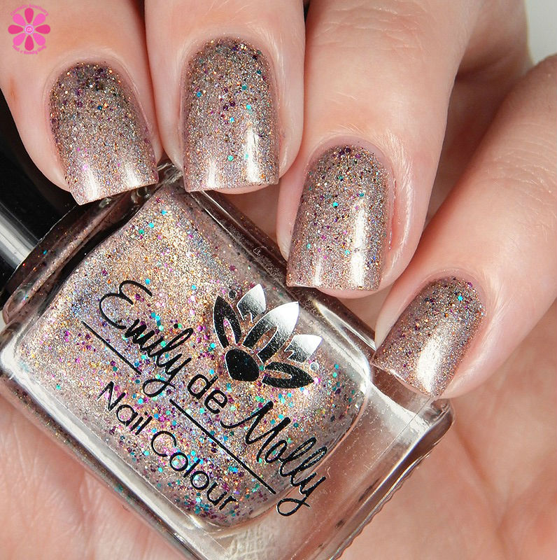 Emily de Molly Sweet Jumps Down