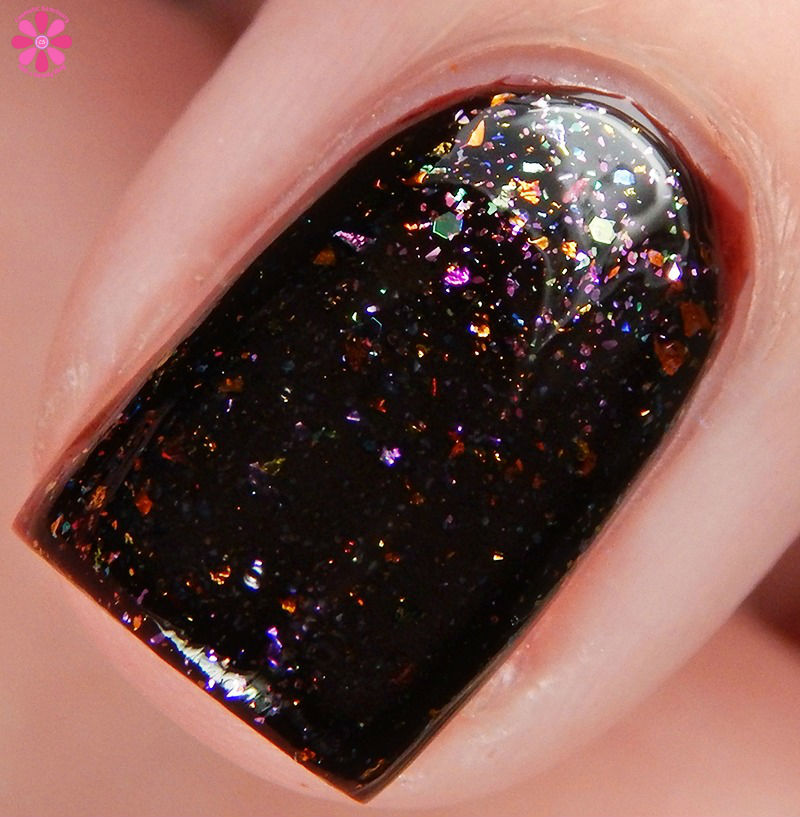 pahlish-crunchy-leaves-macro