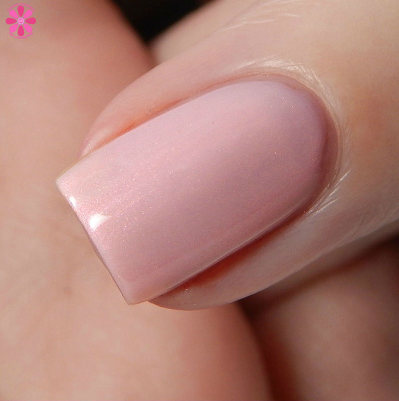 china-glaze-seas-and-greetings-holiday-2016-collection-eat-pink-be-merry-macro