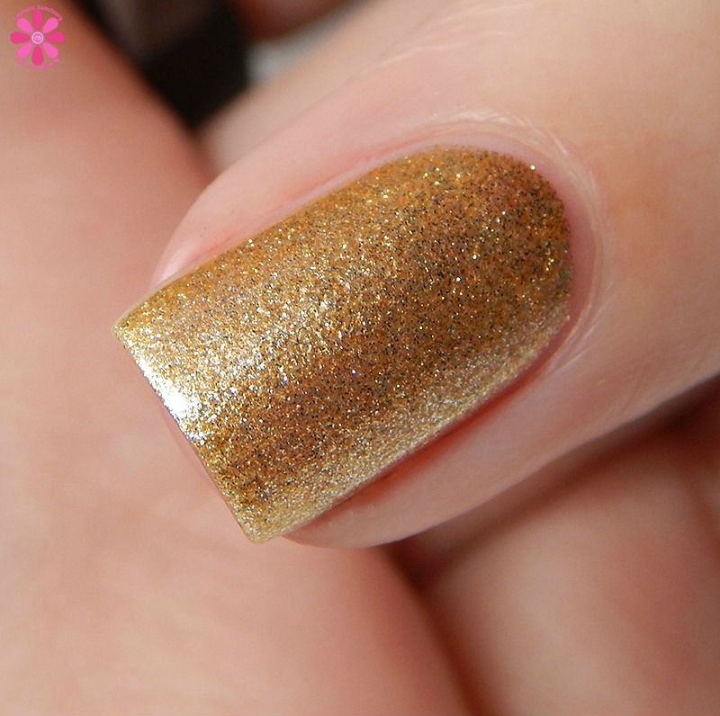 essie-winter-2016-collection-getting-groovy-macro