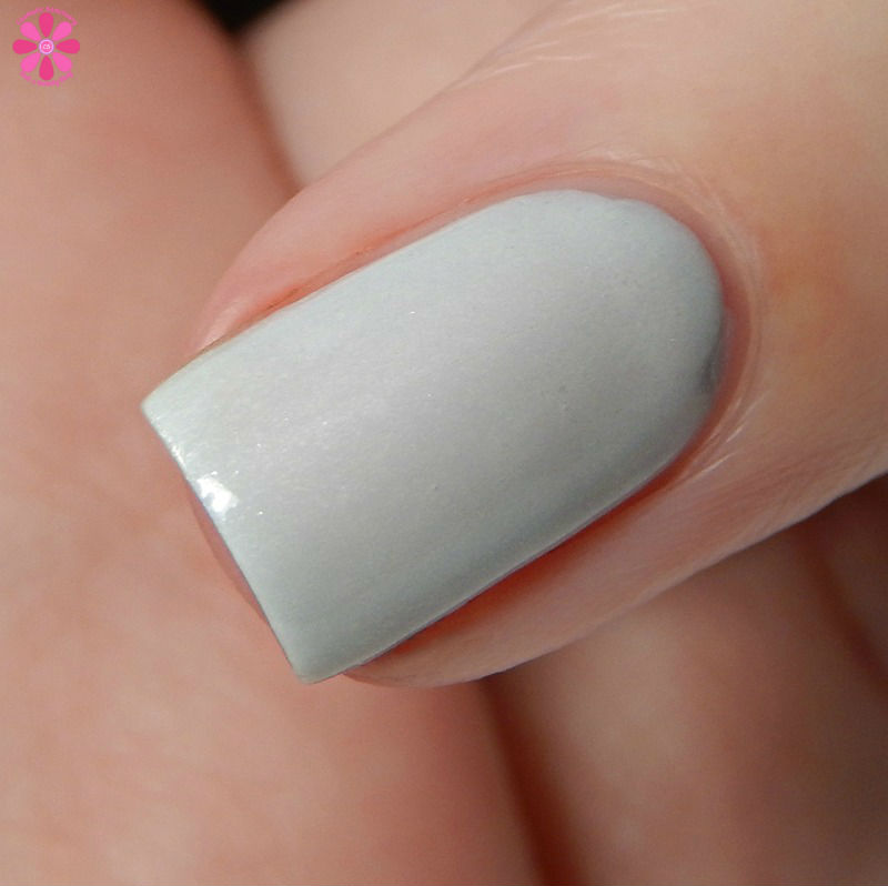 essie-winter-2016-collection-go-with-the-flowy-macro