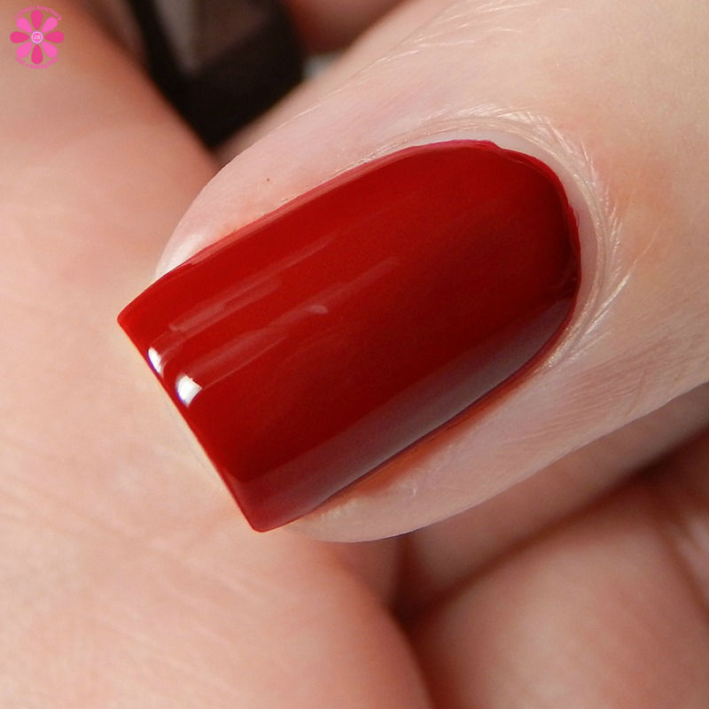 essie-winter-2016-collection-party-on-a-platform-macro