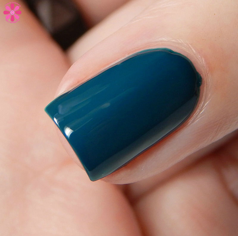 essie-winter-2016-collection-satin-sister-macro