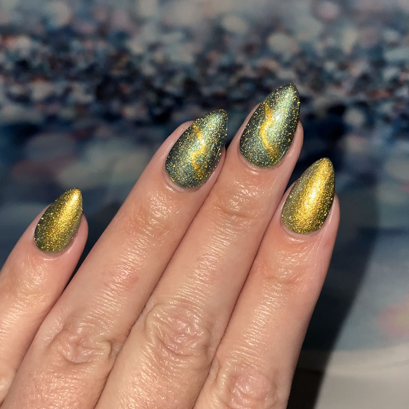 40+ Gold Foil Nails You Will Love To Try In 2024